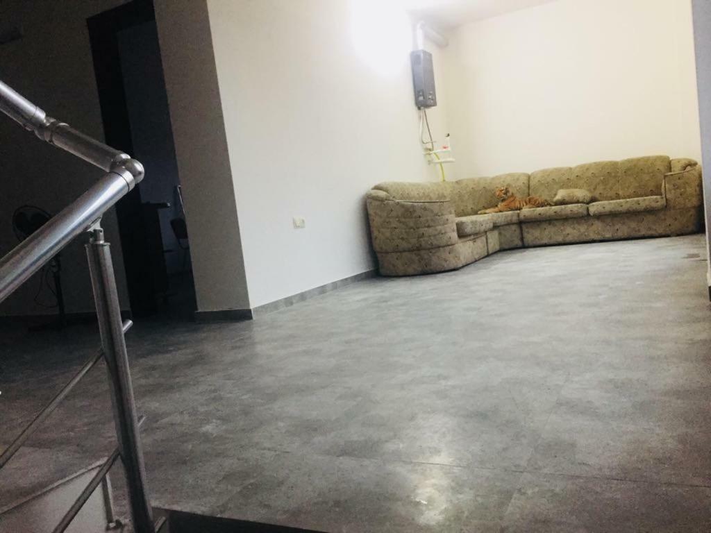 بيت شباب باتومي المظهر الخارجي الصورة